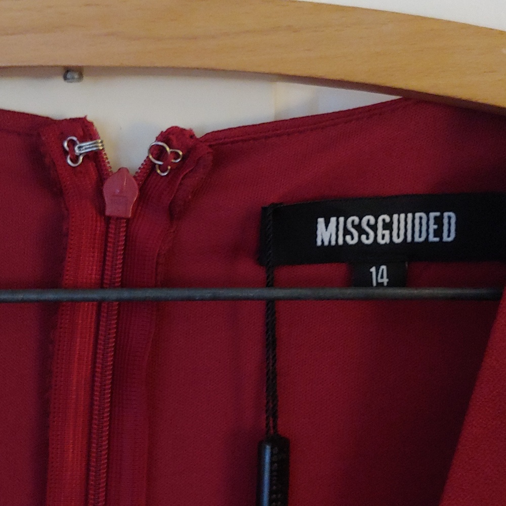 Missguided Burgundy Deep V Mini Dress with Scalloped Hem (Size 14, NWT) - Picture 4 of 9